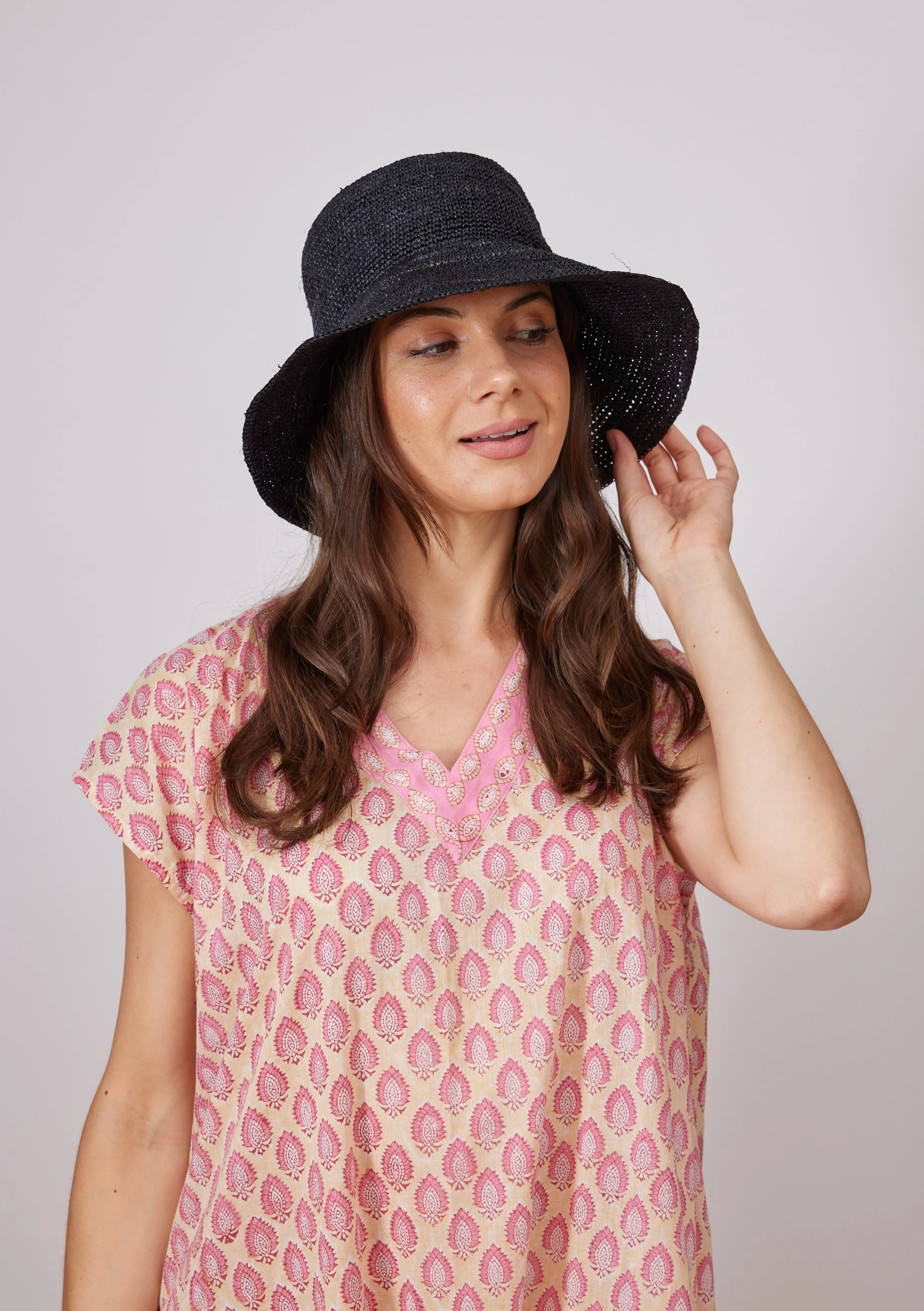 Chic Crochet Bucket Hat- Black