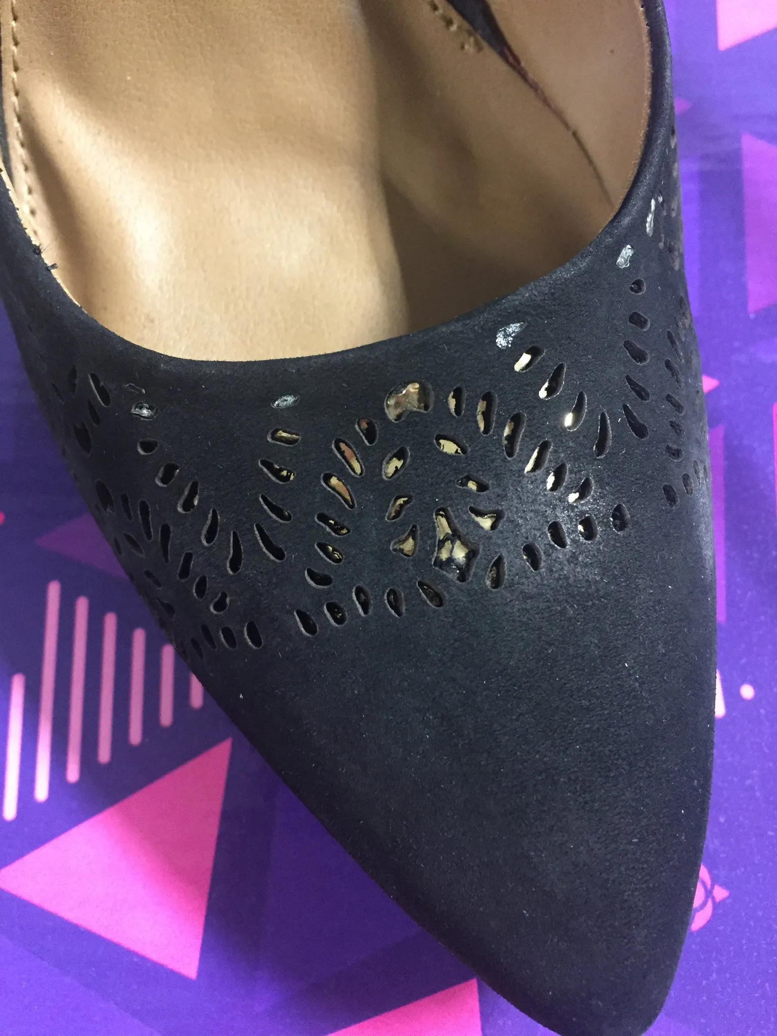 Scarpin Nubuck Black Laser Etched - Cravo e Canela